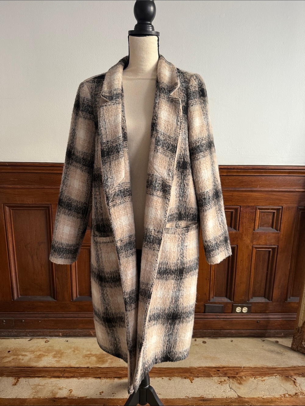 Old Navy Plaid Long Open-Front Trench Coat in Beige and Black